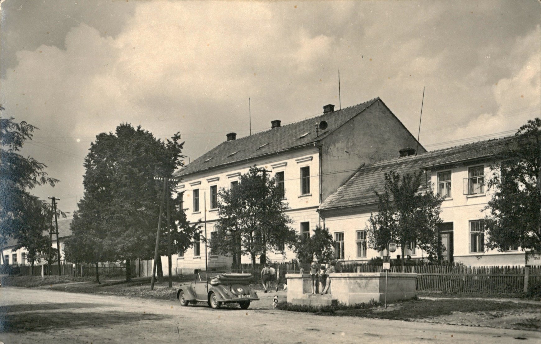 Obec Žďárec - stará škola