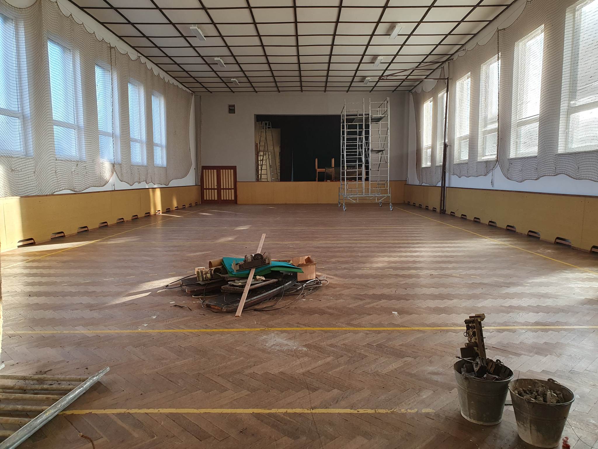 Obec Žďárec - Rekonstrukce vnitřního osvětlení kulturního domu/tělocvičny