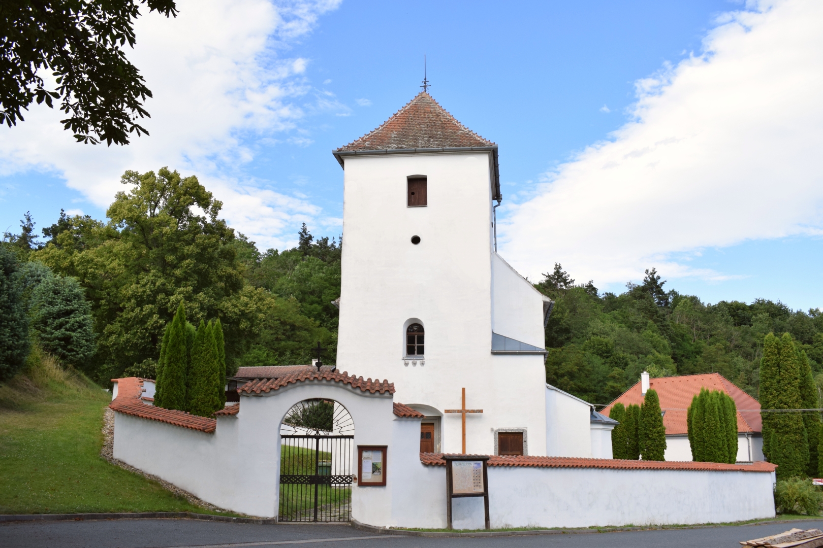 Obec Žďárec - kostel sv. Petra a Pavla